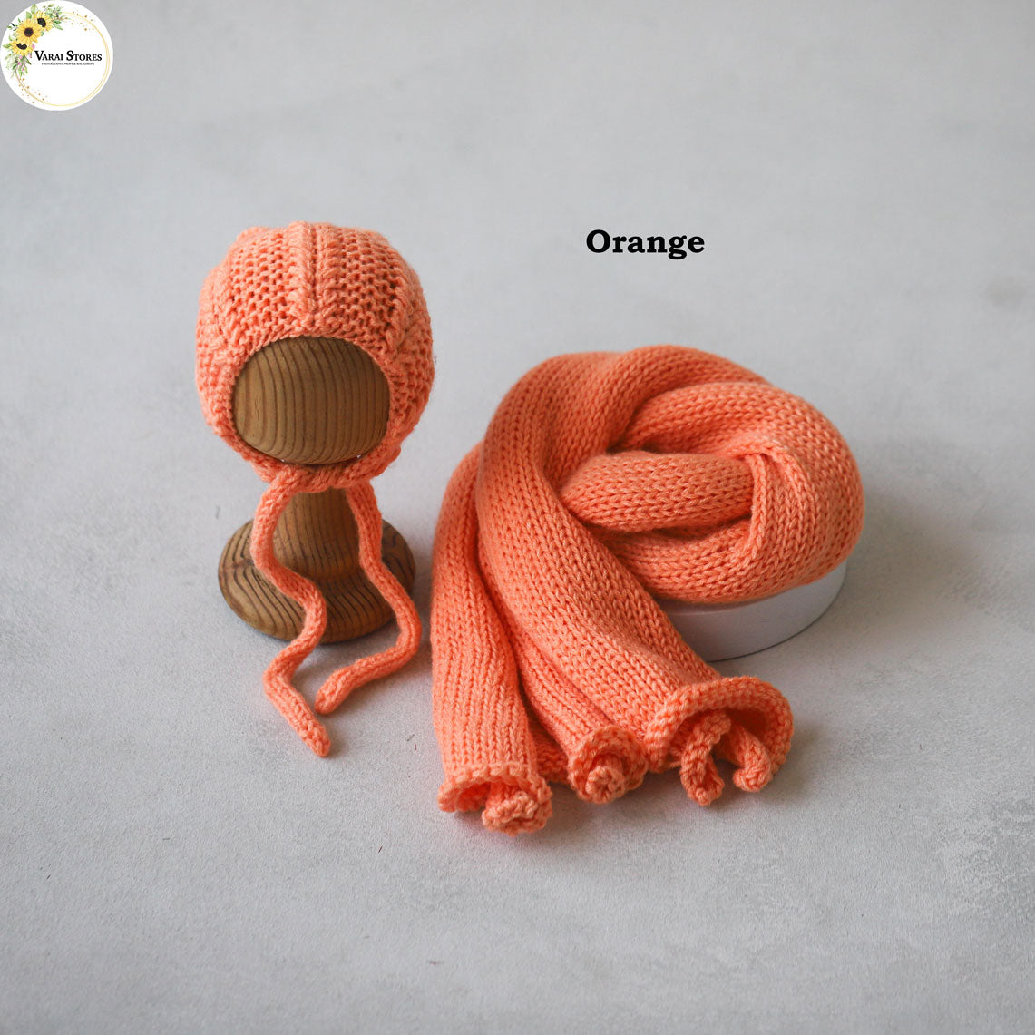 KNITTED WRAP WITH CAP - ORANGE