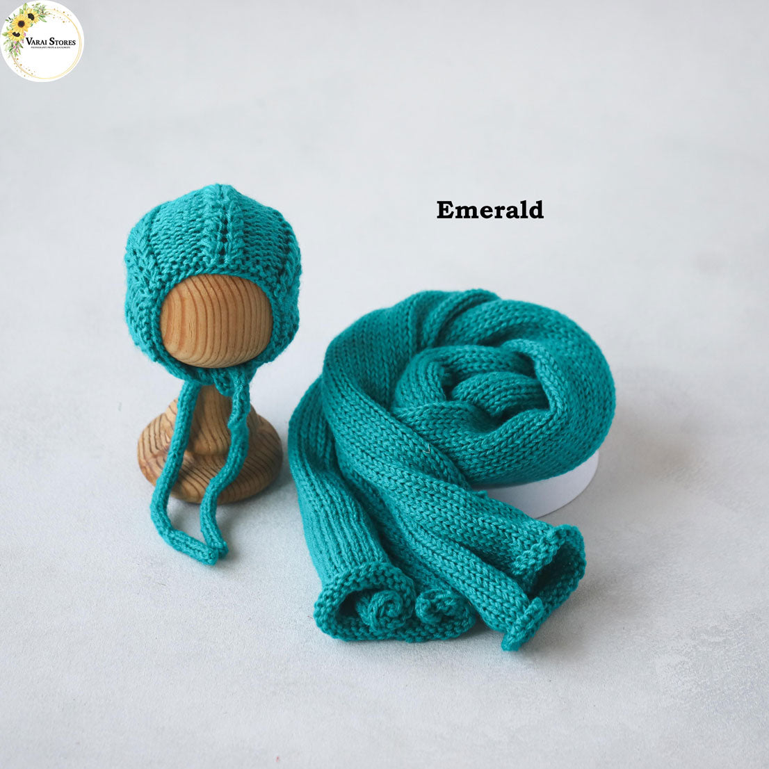 KNITTED WRAP WITH CAP - EMERALD